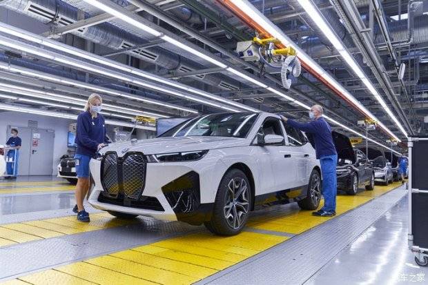BMW iX德國丁格芬工廠投產 電氣科技領域的技術開發(fā)新里程碑